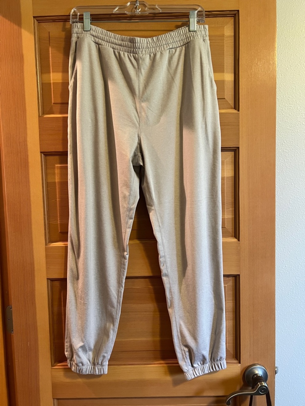 Vuori Women’s Casual Jogger Pants - Light tan/ beige